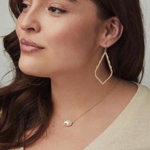 Kendra Scott Sophee Drop Earrings in Gold